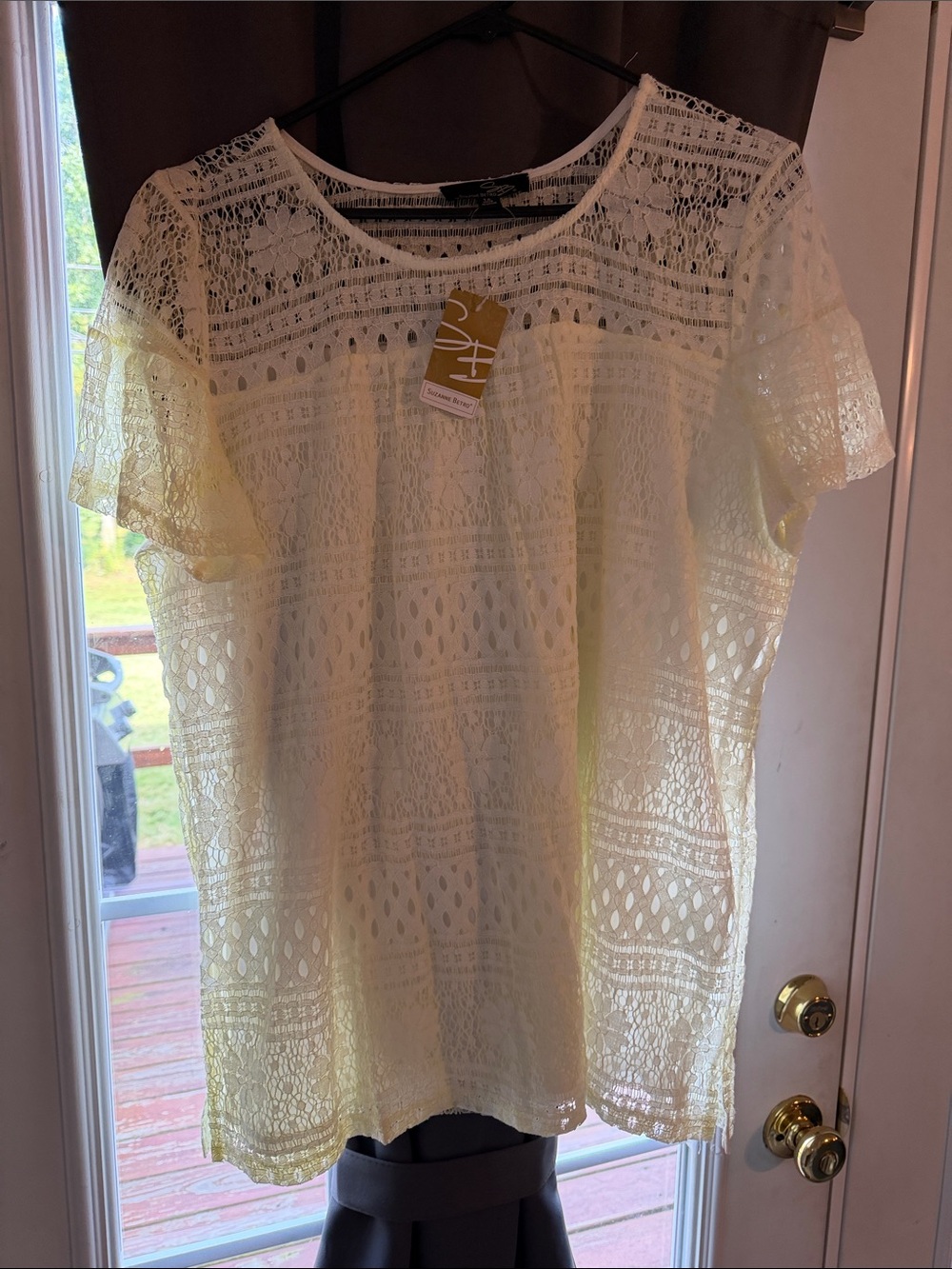 Suzanne Betro Cream Lace Short-Sleeve Blouse